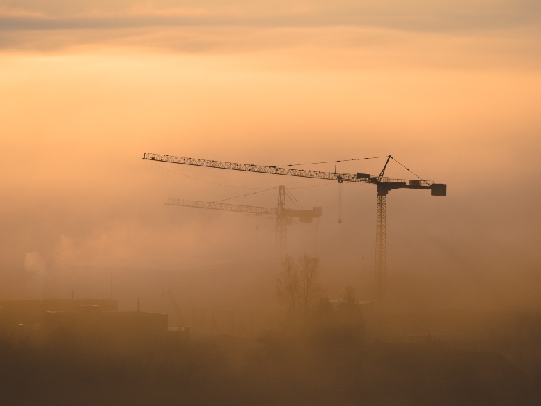 crane-in-hazy-city
