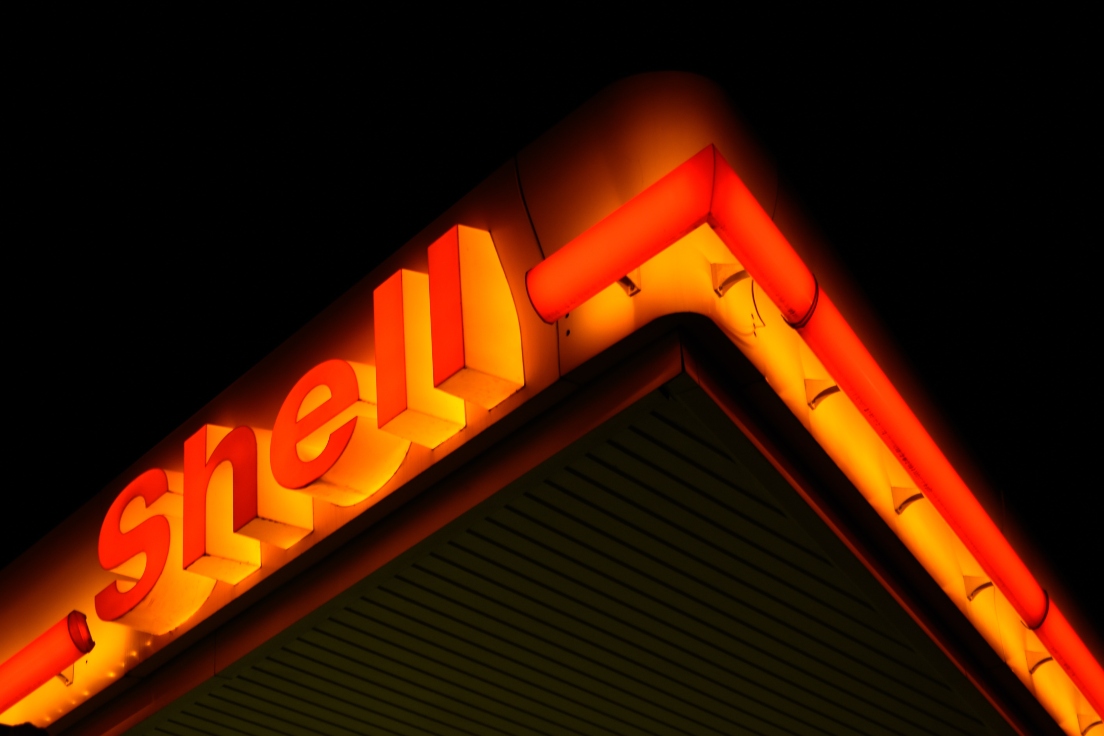 shell-neon-sign-gas-station