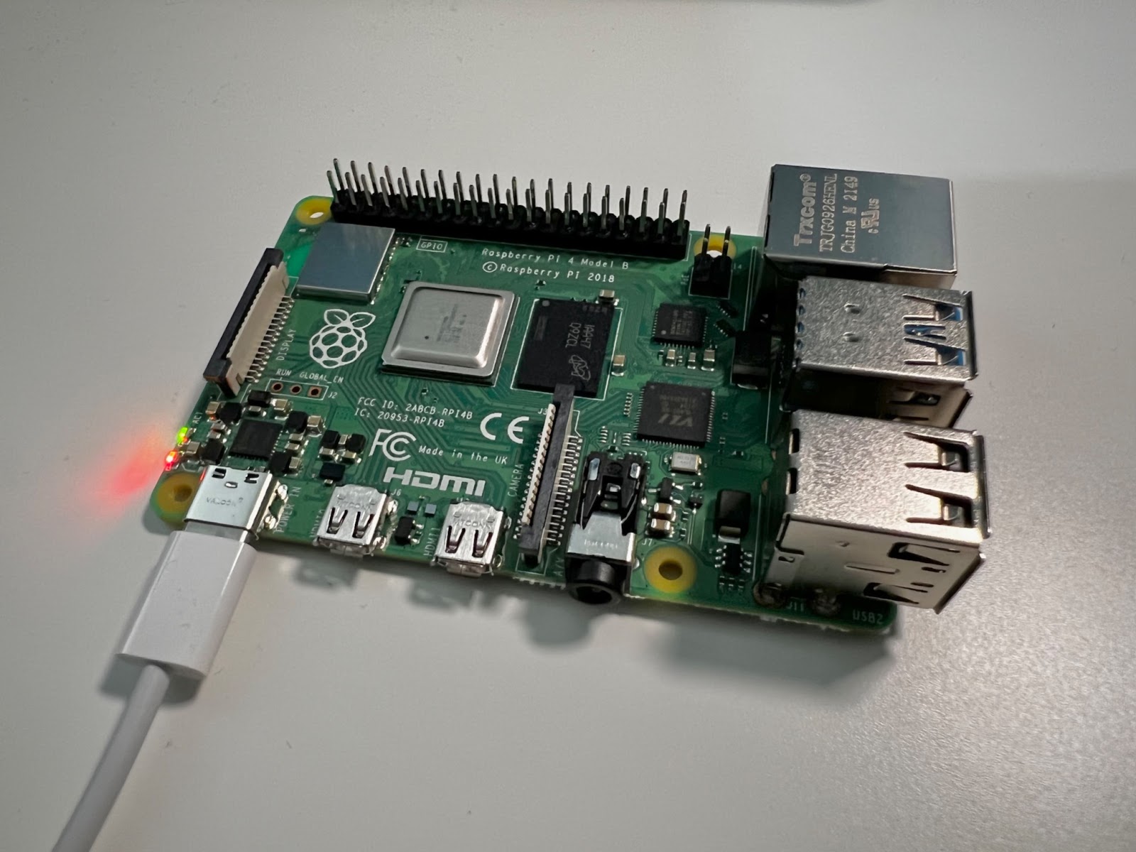 Red and green lights on Raspberry Pi