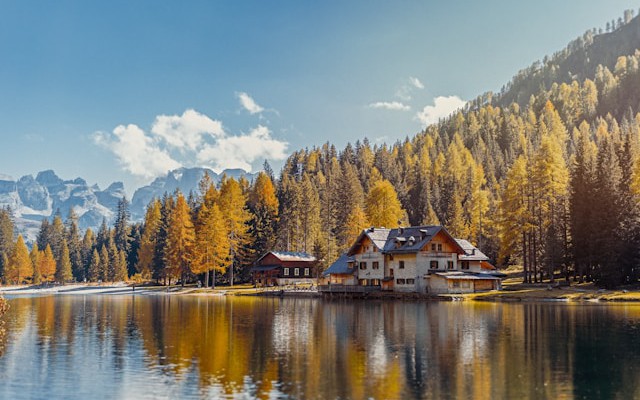 A New Era of Unified Lakehouse: Who Will Reign? A Deep Dive into Apache Doris vs. ClickHouse