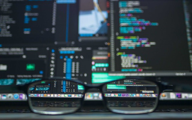 Build Real-Time Analytics Applications With AWS Kinesis and Amazon Redshift