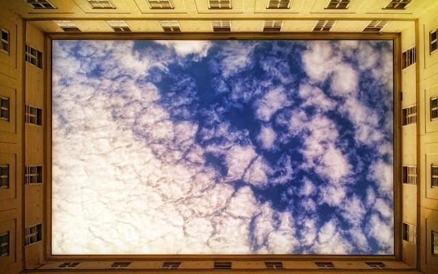 A Comprehensive Comparison of Serverless Databases and Dedicated Database Servers in the Cloud