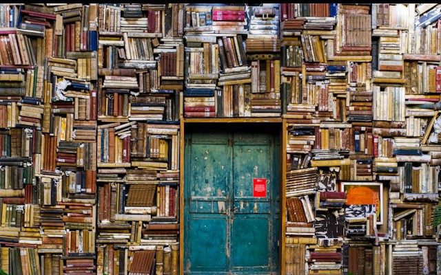 Demystifying Kubernetes on AWS: A Comparative Analysis of Deployment Options