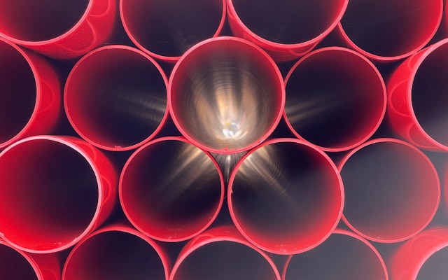 Engineering Evidence‑Grounded Review Pipelines With Hybrid RAG and LLMs