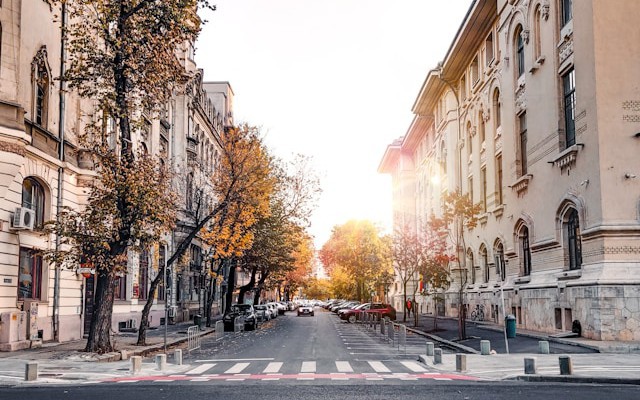 From Aspects to Advisors: Design Modular Cross-Cutting Features with Spring AI