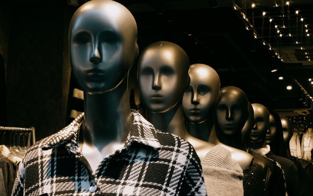 The Human Bottleneck in DevOps: Automating Knowledge with AIOps and SECI