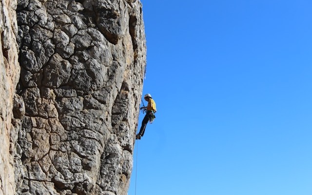 When Million Requests Arrive in a Minute: Why Reactive Auto Scaling Fails and the Predictive Fix