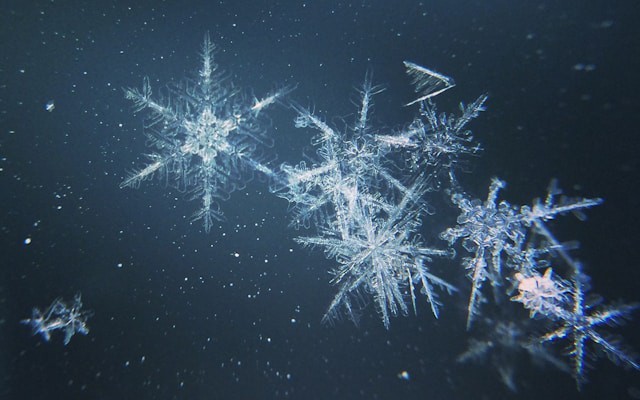 When Snowflake Lies to You: Understanding False Failures in dbt Pipelines