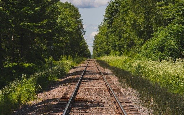 Conversational Risk Accumulation: Stateful Guardrails Beyond Single-Turn LLM Checks
