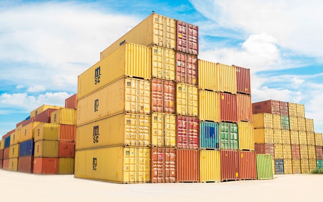 Containerizing Spark and Lakehouse Development with Docker