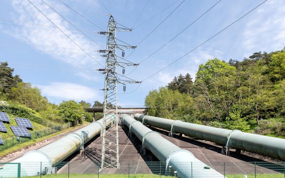 Designing a Local-First Risk Detection Pipeline for Explainable Enterprise Decisions
