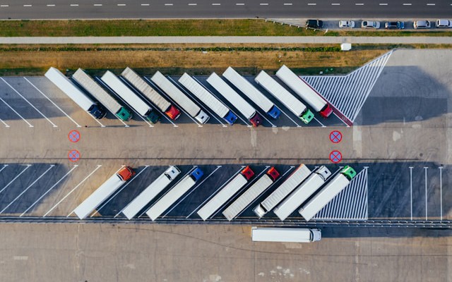 Real-Time Vehicle Tracking With Neo4j, Databricks Lakebase, and OpenStreetMap